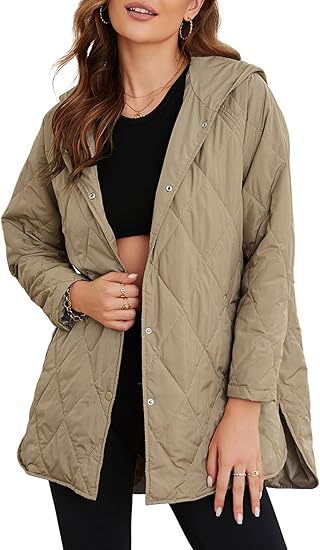 Damska pikowana z kapturem kurtka z oversize cut, snap guzikami closure i side slits Lumaza
