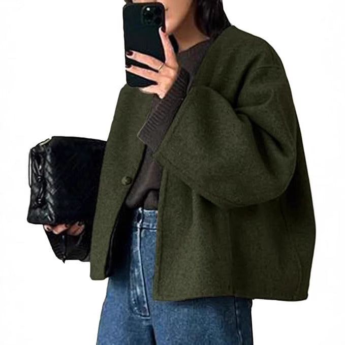Damska krótka oversize wool kurtka z boxy cut i single-guzikami closure Lumaza
