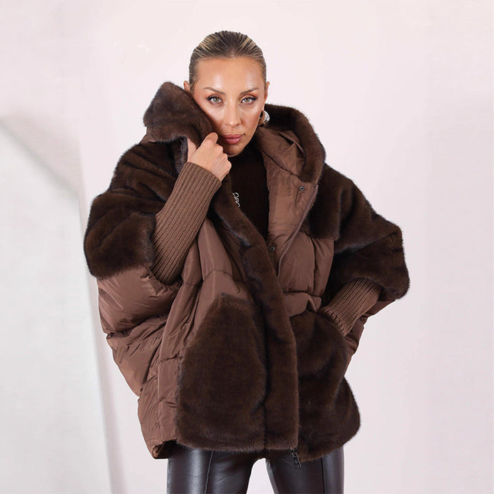 Damska krótka pikowana z kapturem kurtka z voluminous faux fur trim i oversize silhouette Lumaza