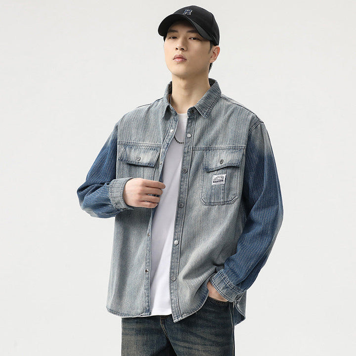 Męska koszula wierzchnia wykonany z denim z kontrastowy rękawy i lekki used wash