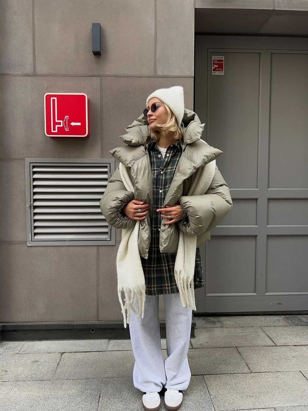 Damska extravagant oversize pikowana down kurtka z extra voluminous hood Lumaza
