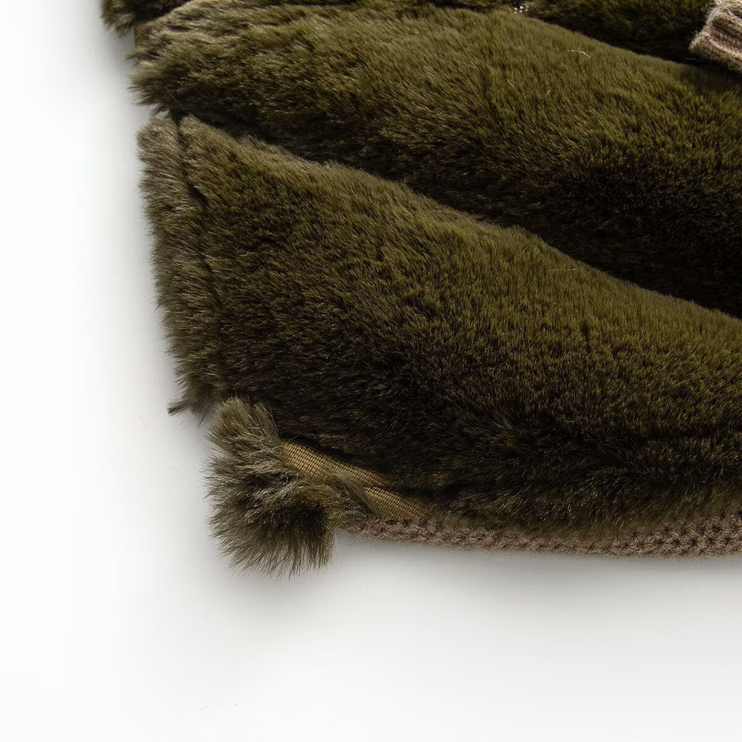 Damska krótka kurtka z Faux Fur Insert, Chunky dzianinowa rękawami i ze stójką Lumaza