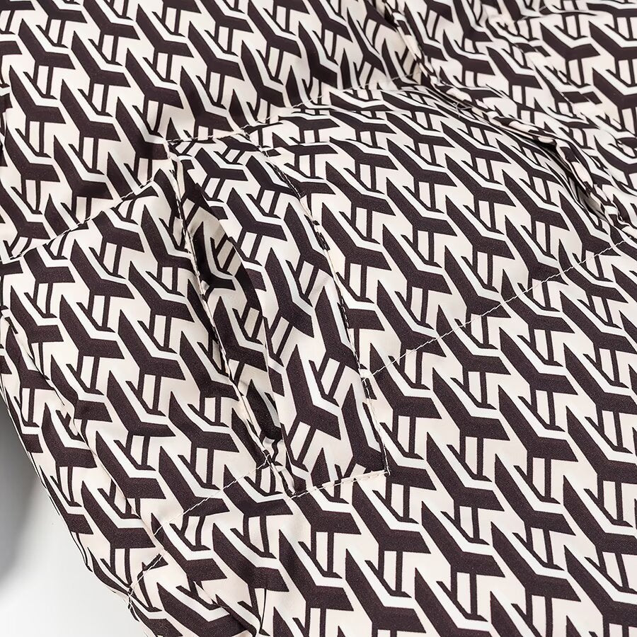 Damska pikowana kurtka z wysokim kołnierzem i graphic jacquard pattern Lumaza