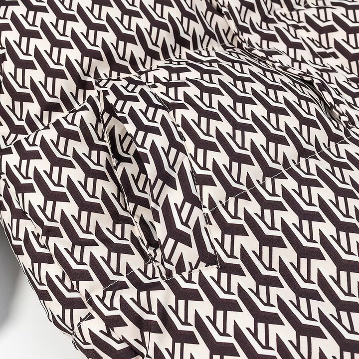 Damska pikowana kurtka z wysokim kołnierzem i graphic jacquard pattern Lumaza