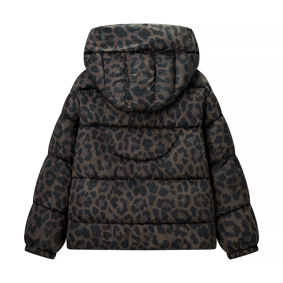 Damska krótka pikowana kurtka z high hood kołnierzem, ściągaczem dołem i leopard print Lumaza