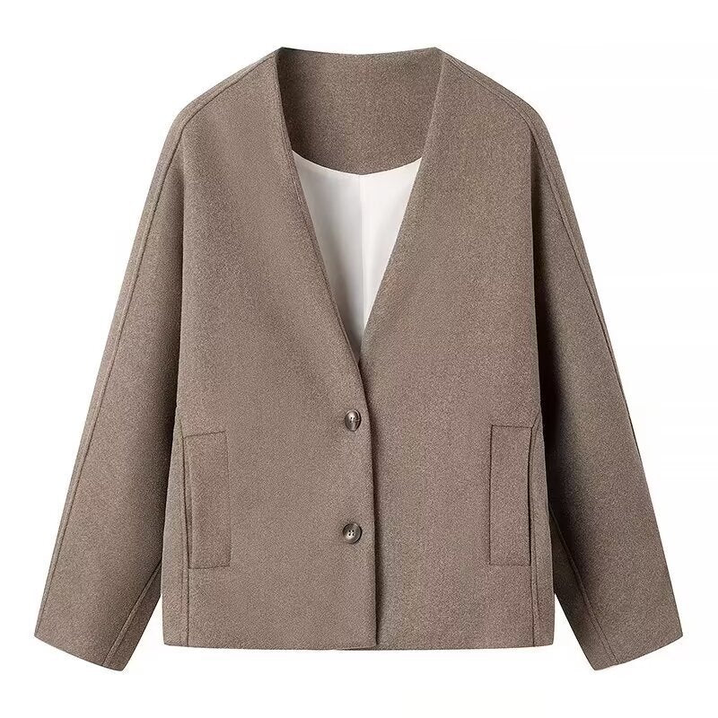 Damska krótka kurtka in boxy cut z V-neck i two-guzikami closure Lumaza