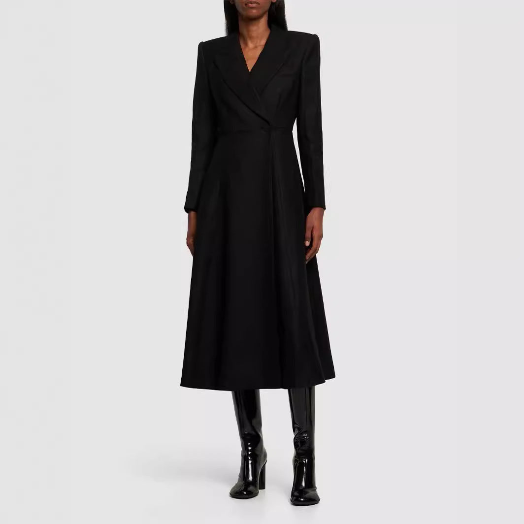 Damska długaer taliowana marynarka płaszcz z maxi length i structured shoulders Lumaza