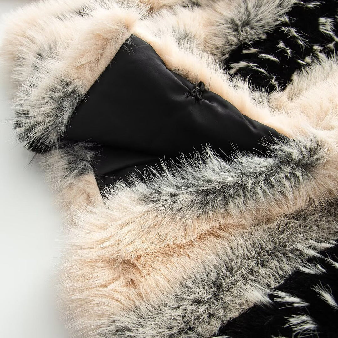 Damska krótka Faux Fur kurtka z Striped Fur Texture Lumaza