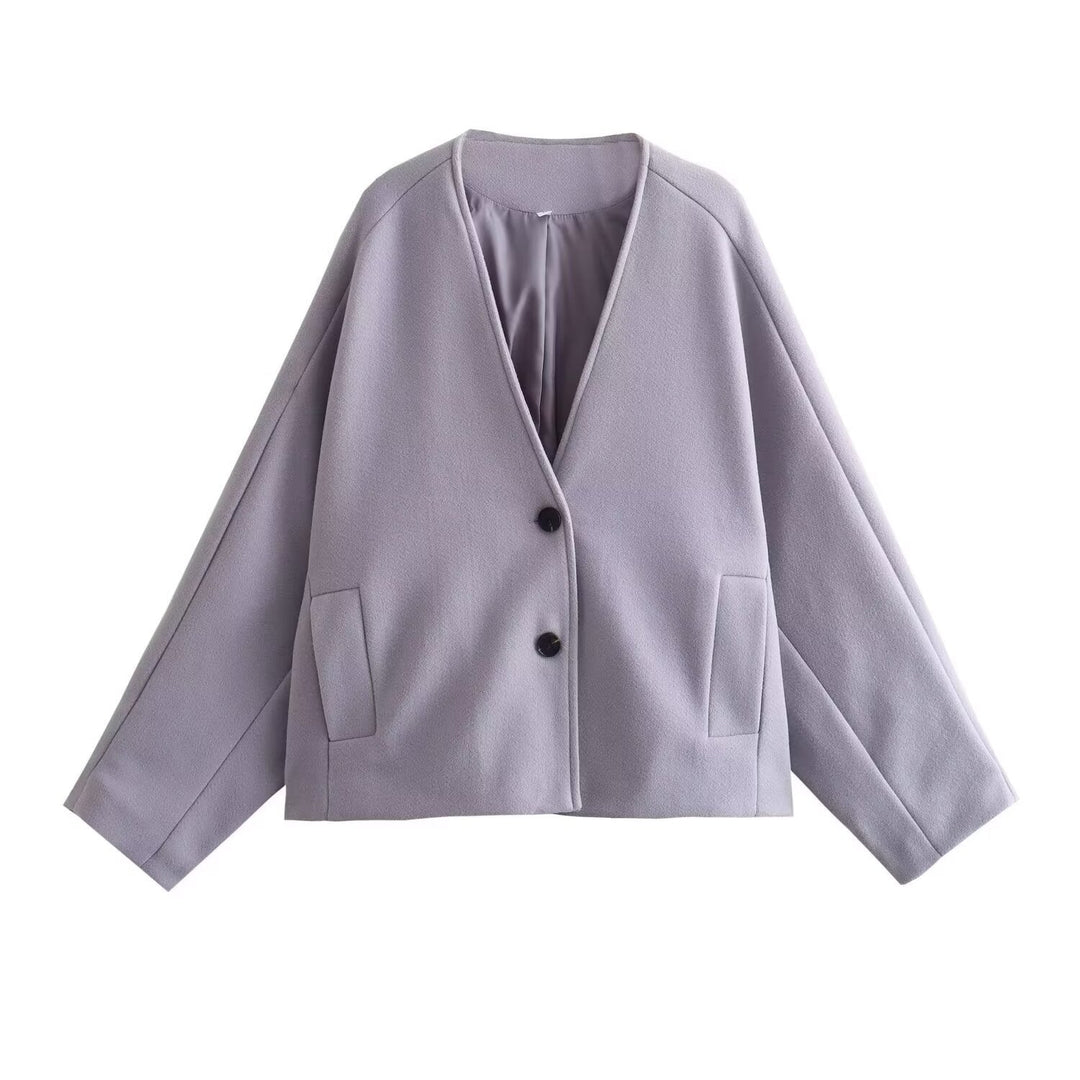 Damska krótka płaszcz made of mieszanka wełny z oversize silhouette, V-neck i podwójna guzikami closure Lumaza