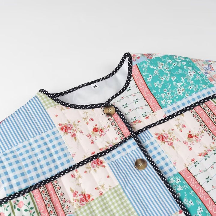 Damska pikowana patchwork kurtka z round neckline, decorative trim i przodem guzikami Lumaza
