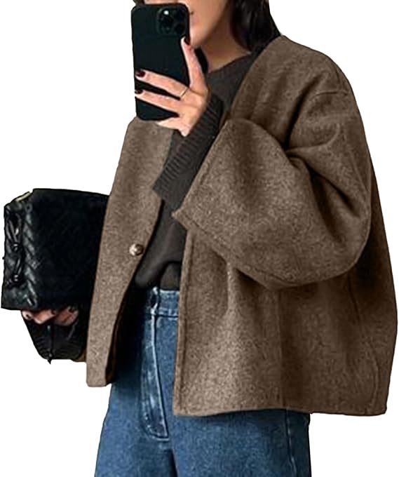 Damska krótka oversize wool kurtka z boxy cut i single-guzikami closure Lumaza