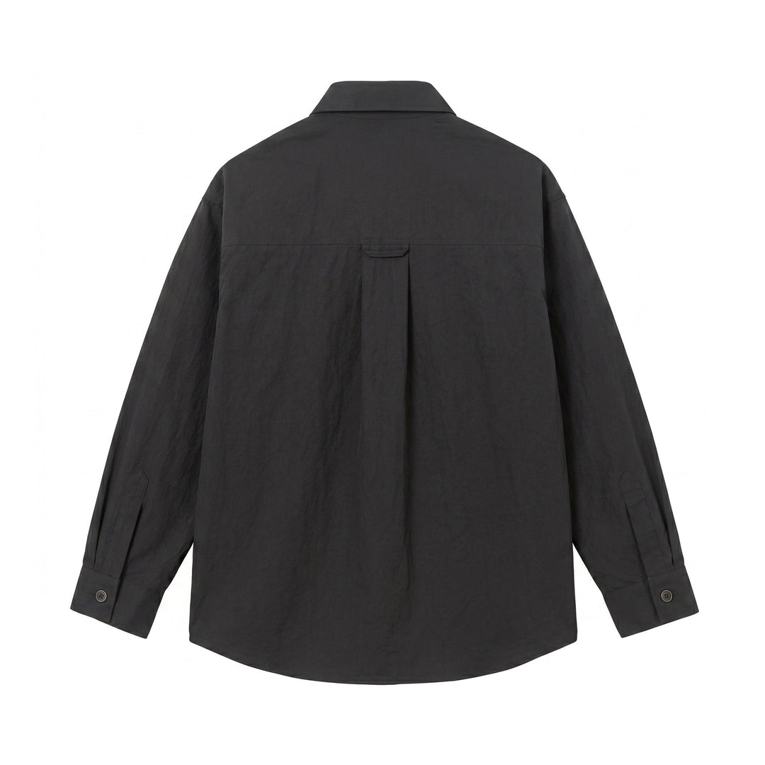 Męska utility kurtka koszulowa z oversize fit, naszywanymi kieszeniami, i ukryty listwą guzikową