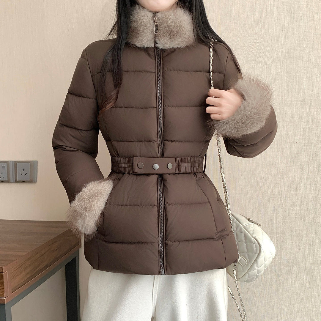 Damska dopasowana termiczna pikowana kurtka z removable fake fur kołnierzem i elastic waist paskiem Lumaza