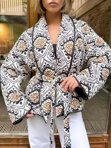 Damska pikowana kimono kurtka z Waist paskiem i Ethno Pattern