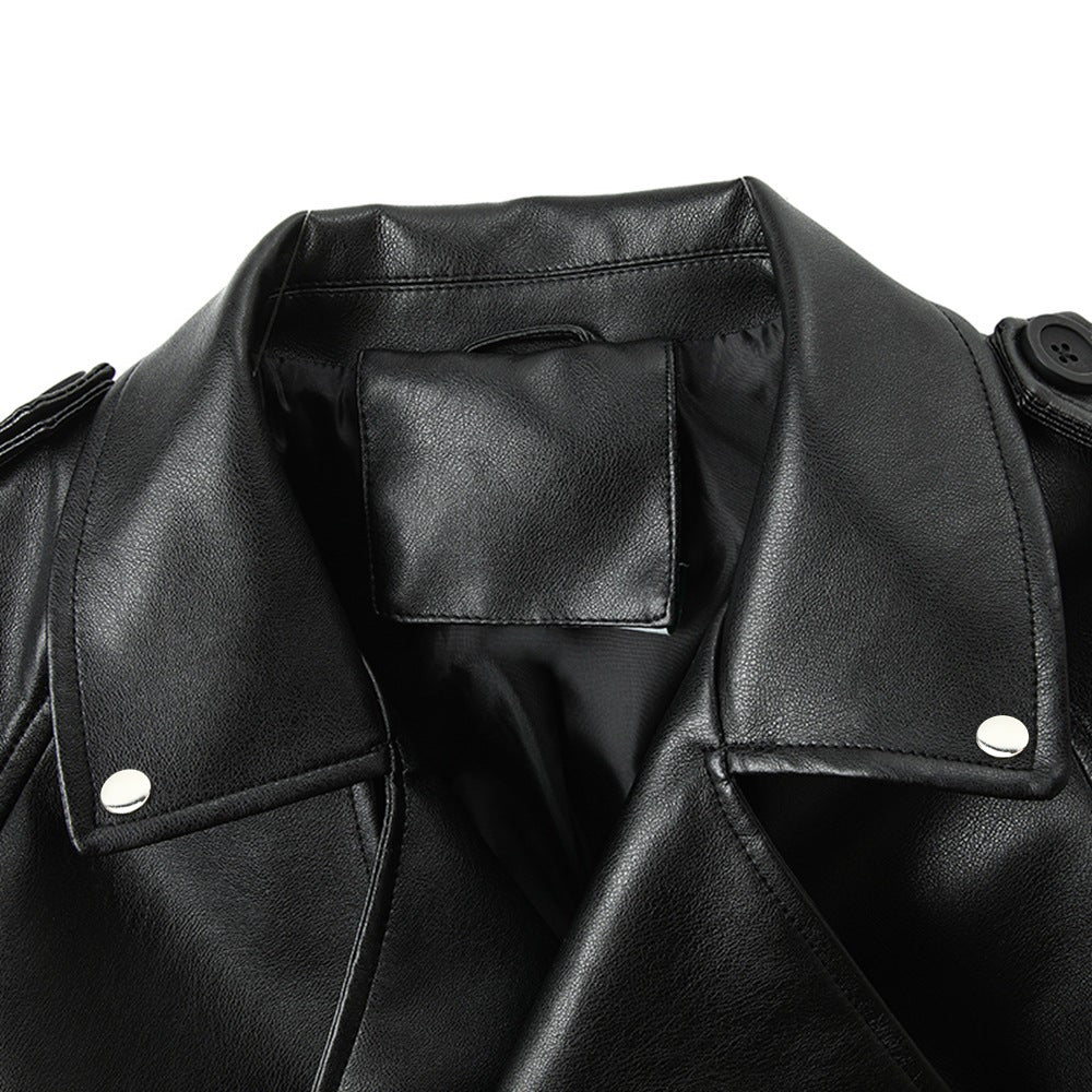 Damska krótka Biker Trench made of soft imitacja skóry z na ramiona straps i buckle cuffs Lumaza