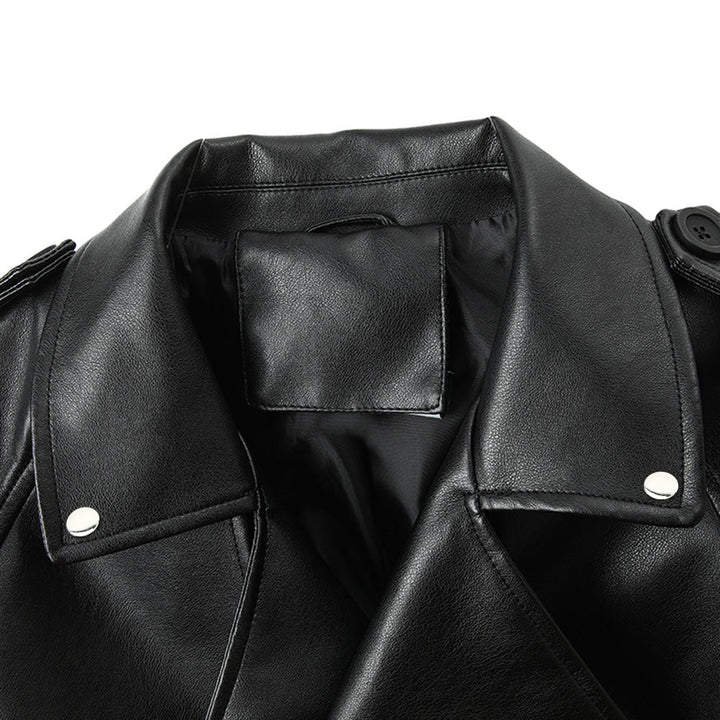 Damska krótka Biker Trench made of soft imitacja skóry z na ramiona straps i buckle cuffs Lumaza