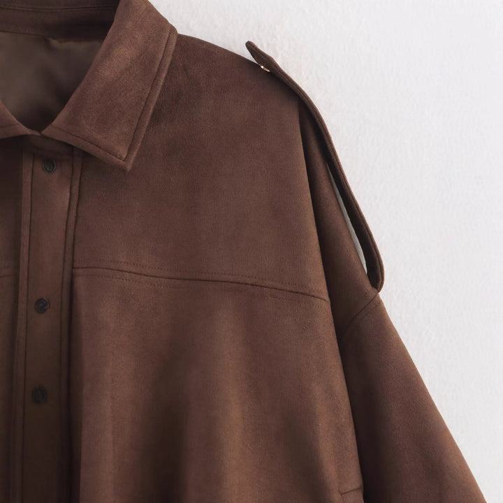 Damska oversize krótka kurtka in Suede Look z Cut-Out Shoulders i ściągaczem dołem Lumaza