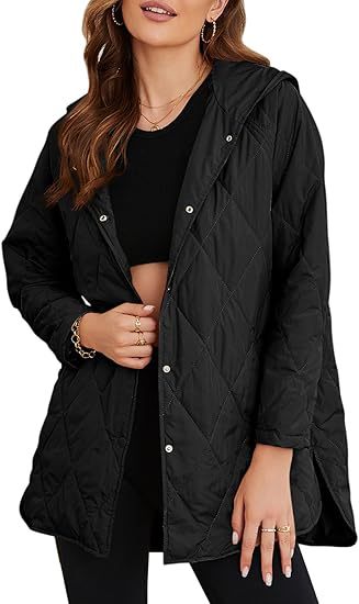Damska pikowana z kapturem kurtka z oversize cut, snap guzikami closure i side slits Lumaza