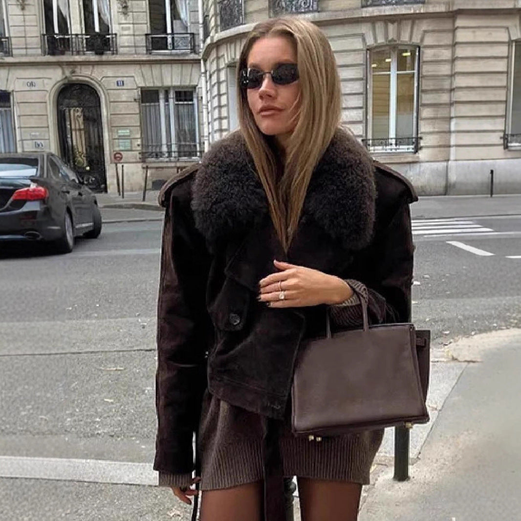 Damska krótka Motorcycle kurtka in Suede Look z Voluminous Teddy kołnierzem Lumaza