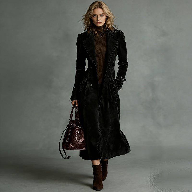 Damska długaer taliowana trencz in Suede Look z dwurzędna guzikami listwą i Buckle Cuffs Lumaza