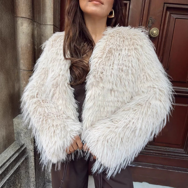Damska krótka Plush Faux Fur kurtka z Voluminous Texture Lumaza