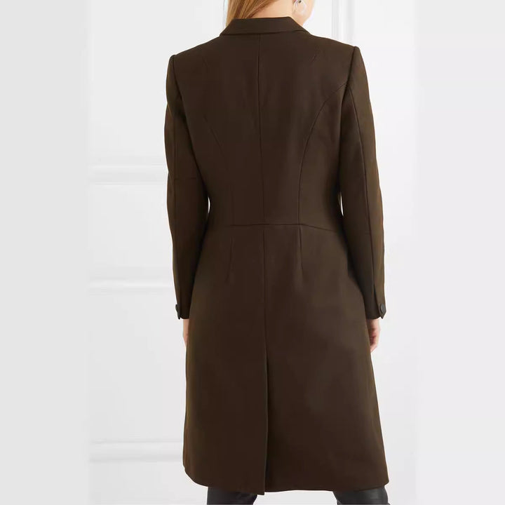 Damska długa płaszcz in sleek tailoring z narrow silhouette Lumaza