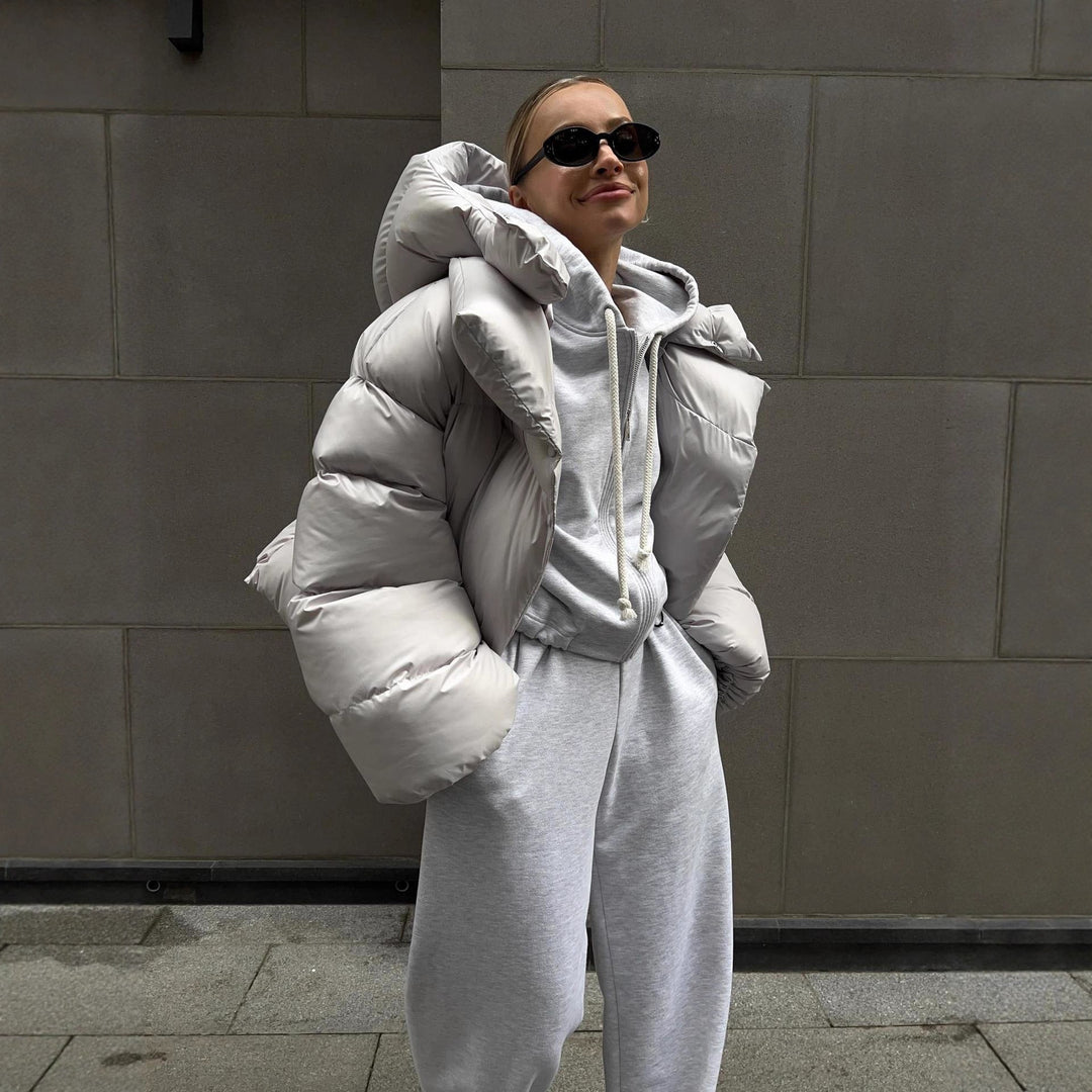 Damska extravagant oversize pikowana down kurtka z extra voluminous hood Lumaza