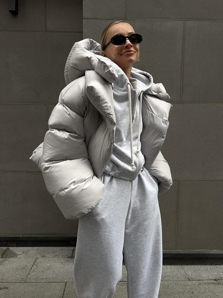 Damska extravagant oversize pikowana down kurtka z extra voluminous hood Lumaza