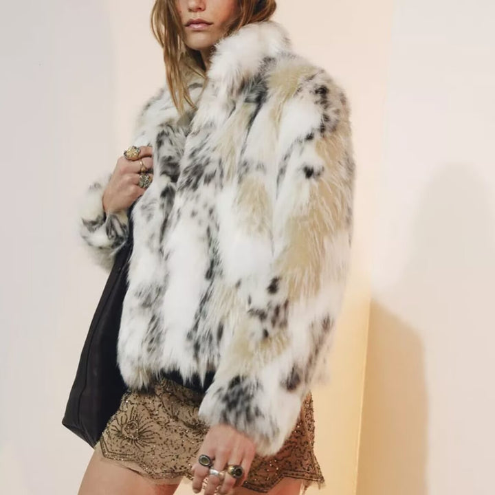 Damska krótka faux fur kurtka in patchwork look z high ze stójką Lumaza