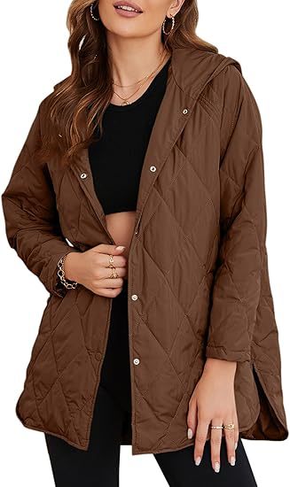 Damska pikowana z kapturem kurtka z oversize cut, snap guzikami closure i side slits Lumaza