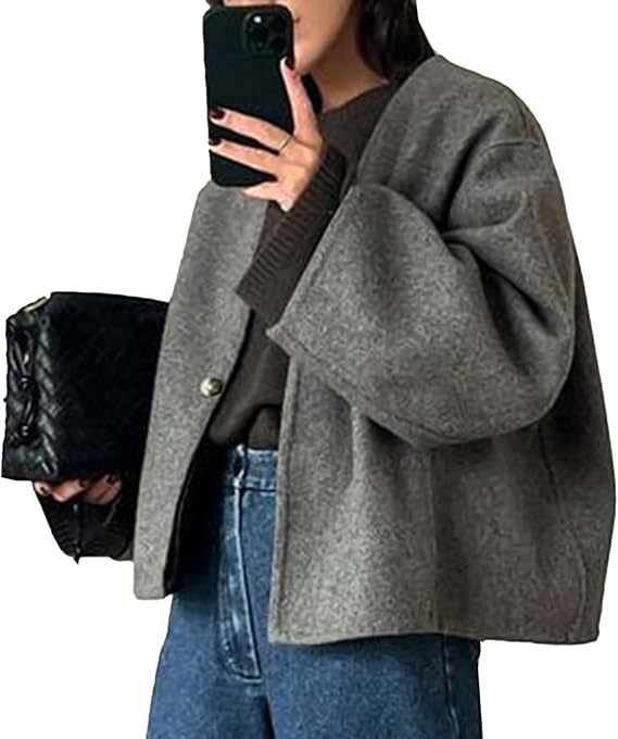 Damska krótka oversize wool kurtka z boxy cut i single-guzikami closure Lumaza