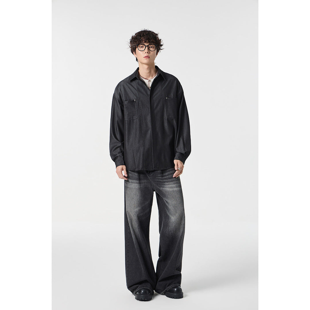 Męska oversize kurtka koszulowa z lekka denim quality z ukryty listwą guzikową i kieszeniami na piersi