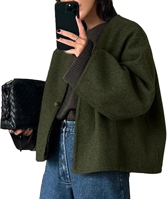 Damska krótka oversize wool kurtka z boxy cut i single-guzikami closure Lumaza