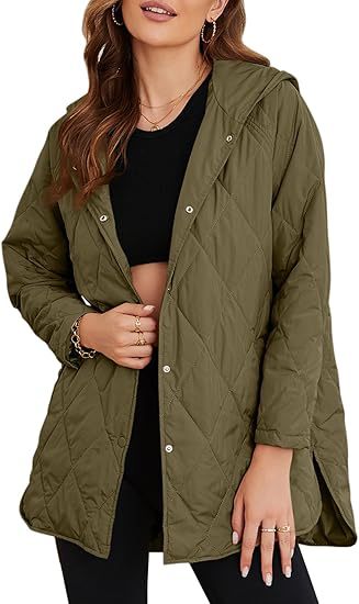Damska pikowana z kapturem kurtka z oversize cut, snap guzikami closure i side slits Lumaza