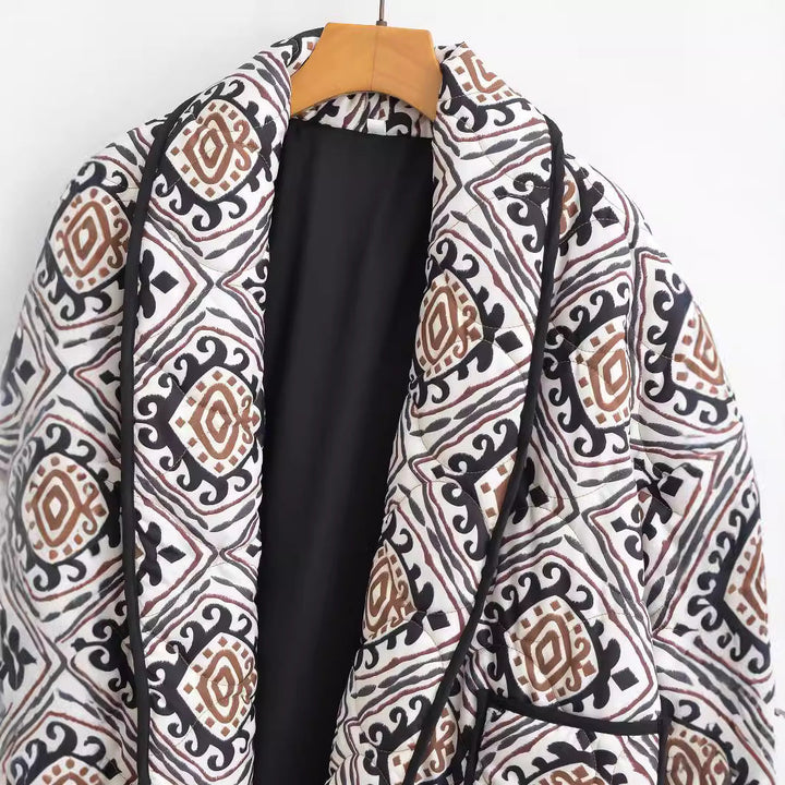 Damska pikowana kimono kurtka z Ethno Print, kontrastowy Piping i z naszywanymi kieszeniami Lumaza