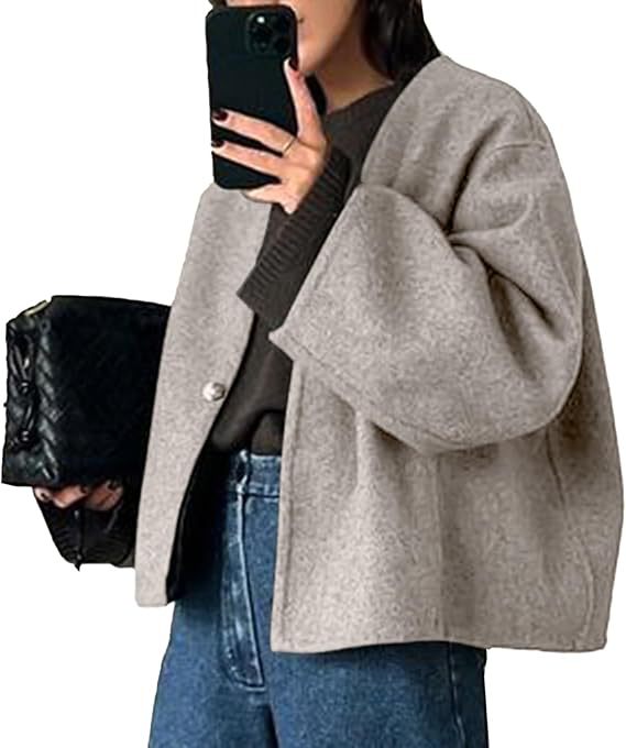 Damska krótka oversize wool kurtka z boxy cut i single-guzikami closure Lumaza