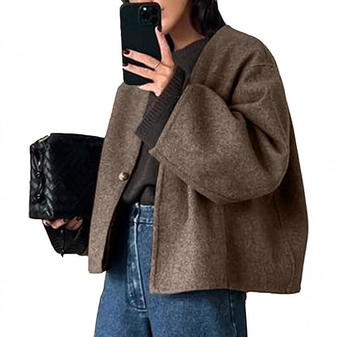 Damska krótka oversize wool kurtka z boxy cut i single-guzikami closure Lumaza