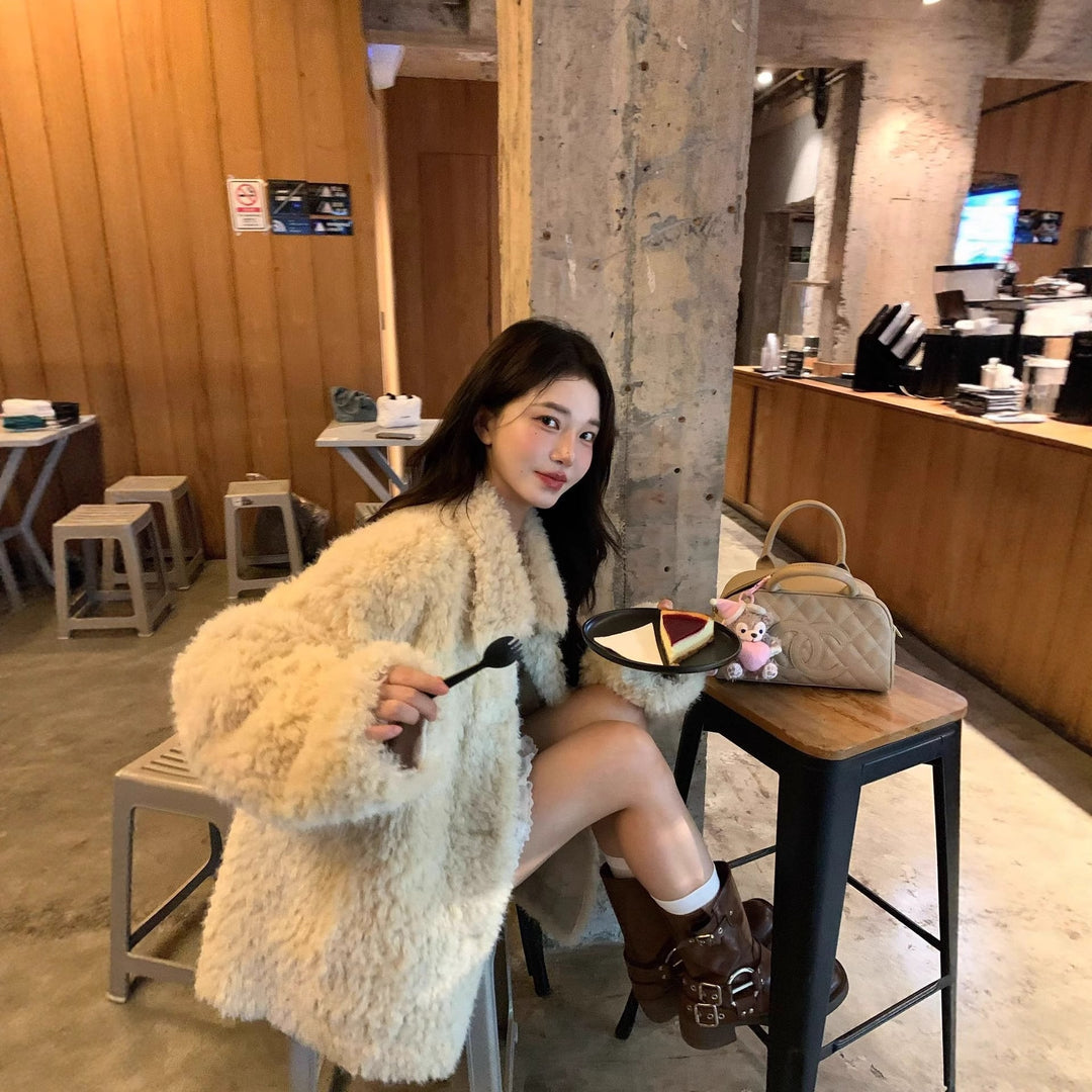 Damska Cozy Faux Fur Teddy płaszcz in oversize Cut Lumaza