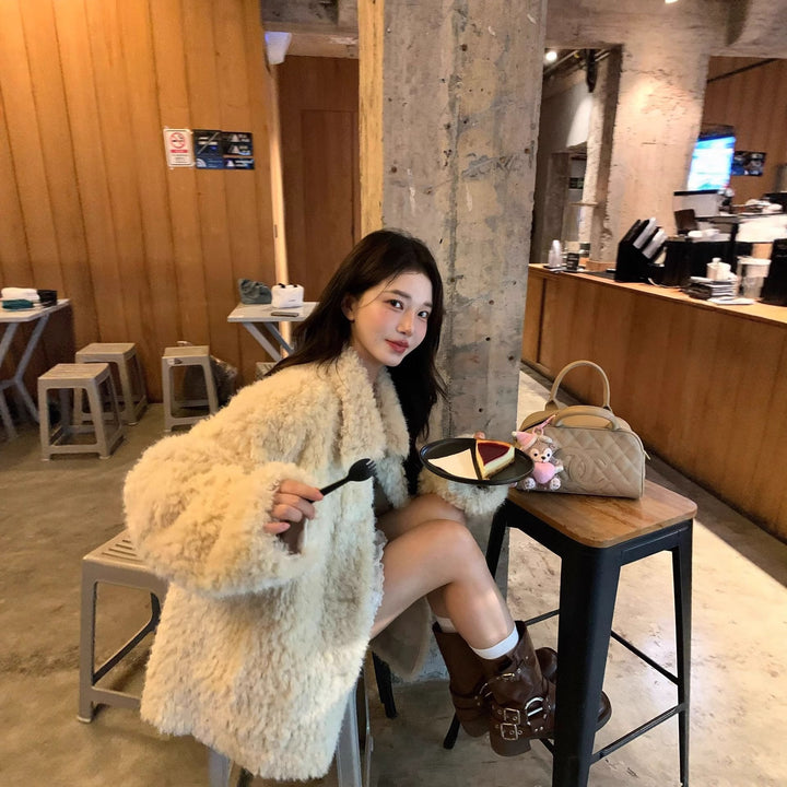 Damska Cozy Faux Fur Teddy płaszcz in oversize Cut Lumaza
