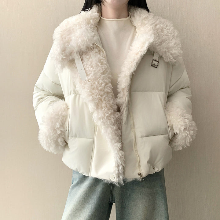 Damska krótka oversize puchowa kurtka z teddy lining, lapel kołnierzem i buckle closure Lumaza