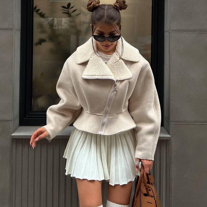 Damska krótka Lambskin Imitation Biker kurtka z oversize kołnierzem i Asymmetrical zamkiem błyskawicznym Lumaza