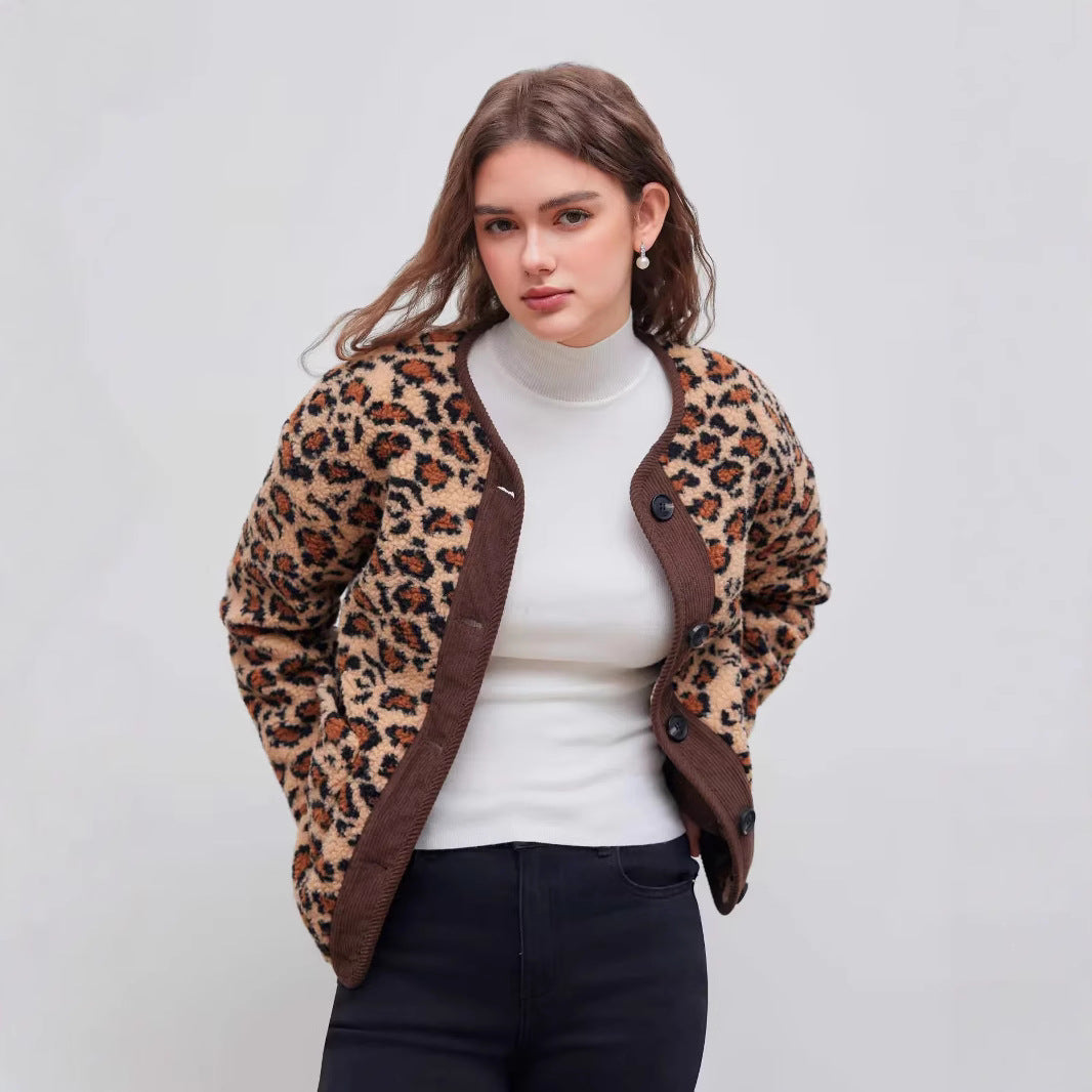 Damska krótka kurtka in teddy look z leopard print i guzikami closure Lumaza