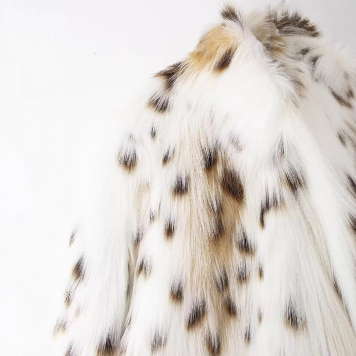 Damska krótka pikowana Faux Fur kurtka z Leopard Spot Pattern i ze stójką Lumaza