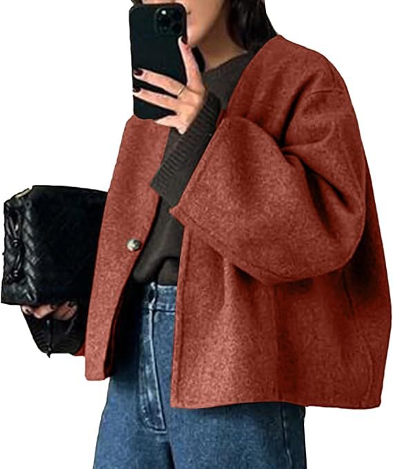 Damska krótka oversize wool kurtka z boxy cut i single-guzikami closure Lumaza
