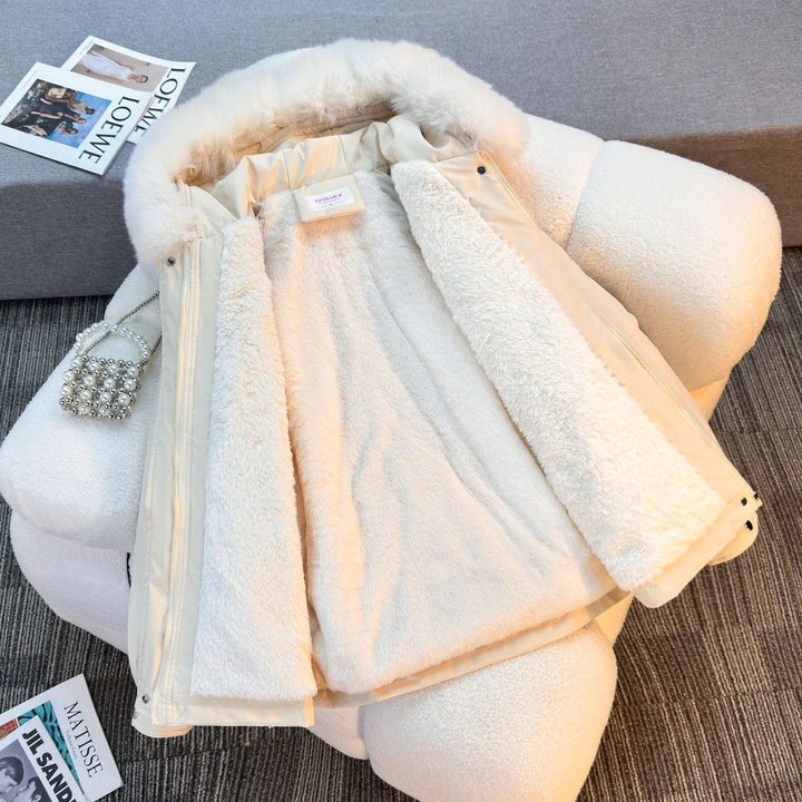 Damska krótka ocieplana parka z faux fur kołnierzem, teddy lining, ściągaczem waist, i multifunkcjonalna kieszeniami Lumaza