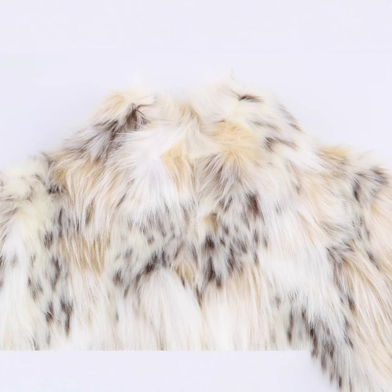 Damska krótka Faux Fur kurtka z stójka kołnierzem i Voluminous Faux Fur Lumaza