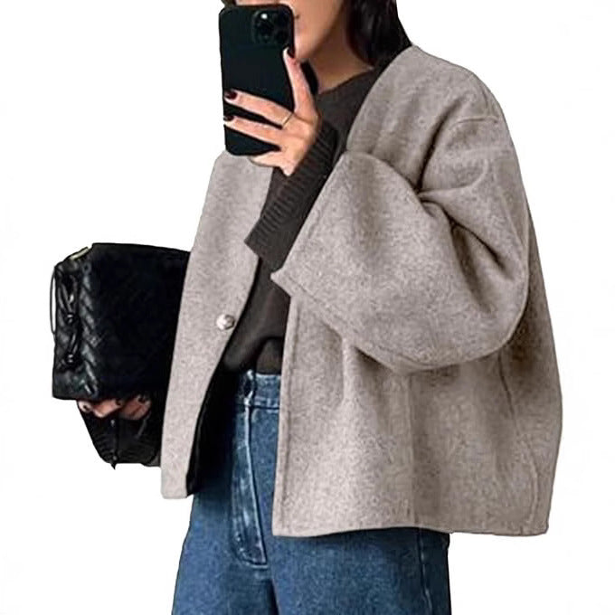 Damska krótka oversize wool kurtka z boxy cut i single-guzikami closure Lumaza