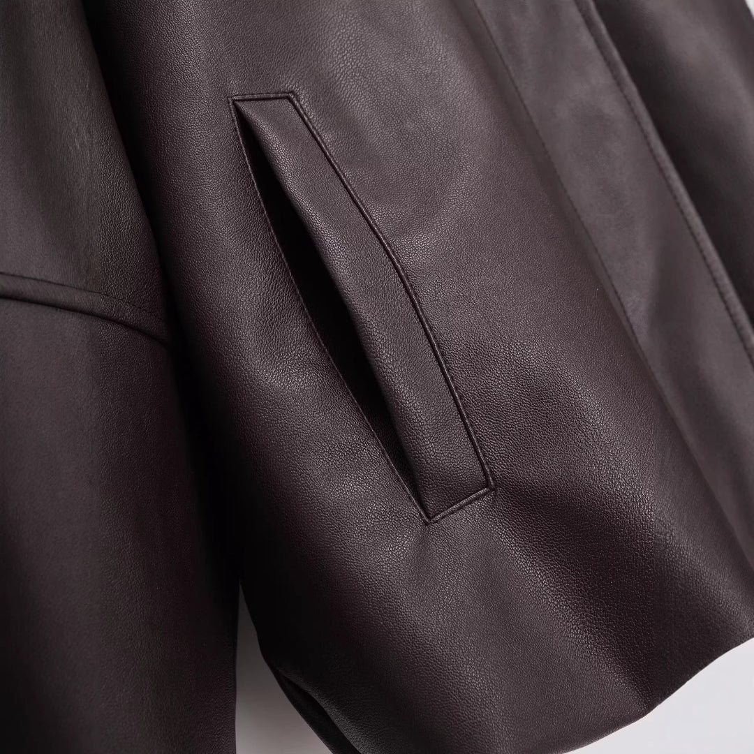 Damska krótka kurtka made of vegan skórzany wygląd in boxy oversize cut Lumaza
