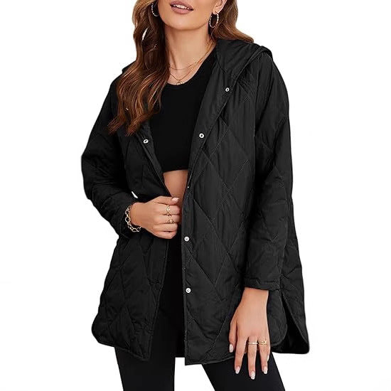 Damska pikowana z kapturem kurtka z oversize cut, snap guzikami closure, i side slits Lumaza