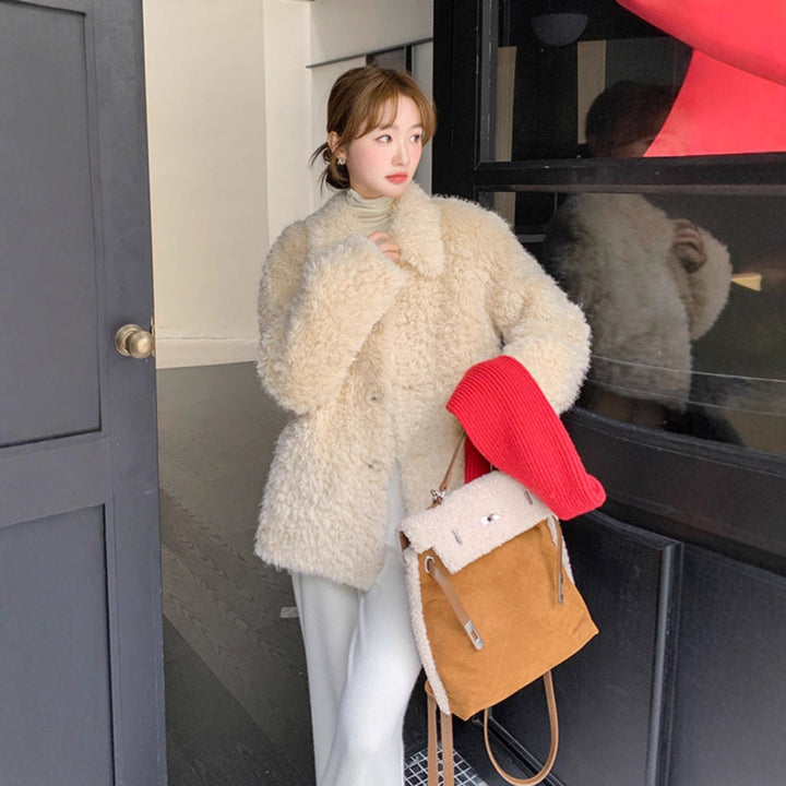Damska krótka Teddy płaszcz z Cozy Faux Fur Texture i Classic kołnierzem Lumaza